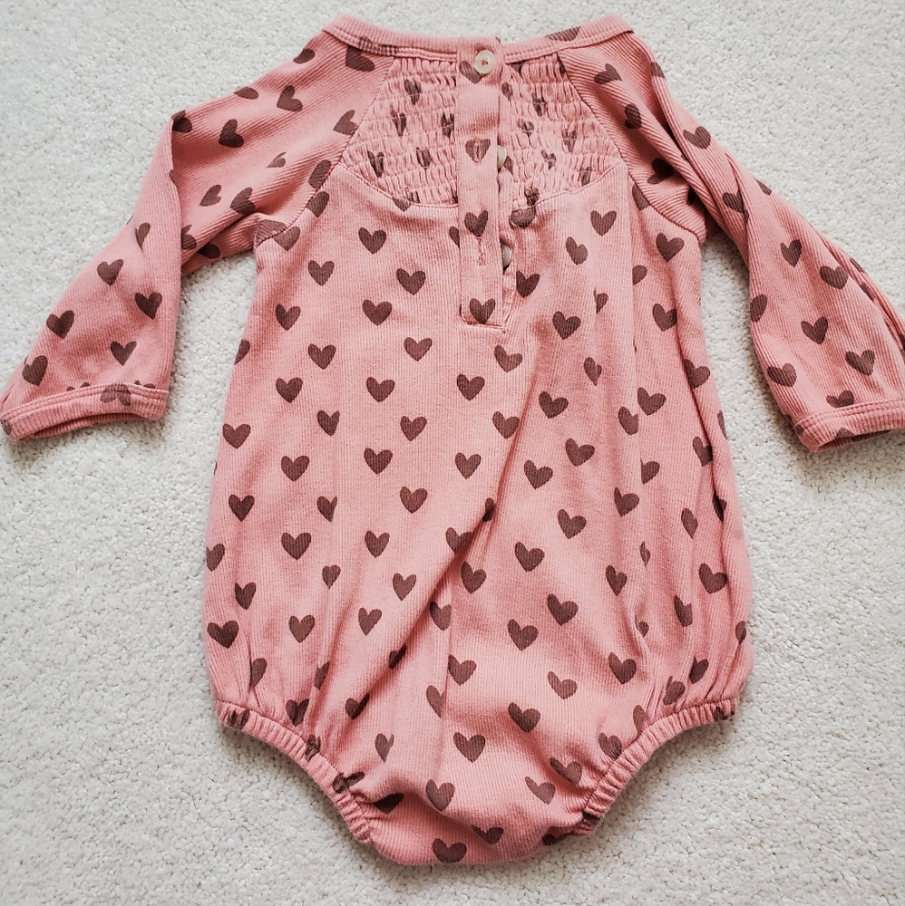 Kate Quinn Baby Girls Ribbed Smocked Heart Bodysuit sz6-12m - Picture 4 of 12